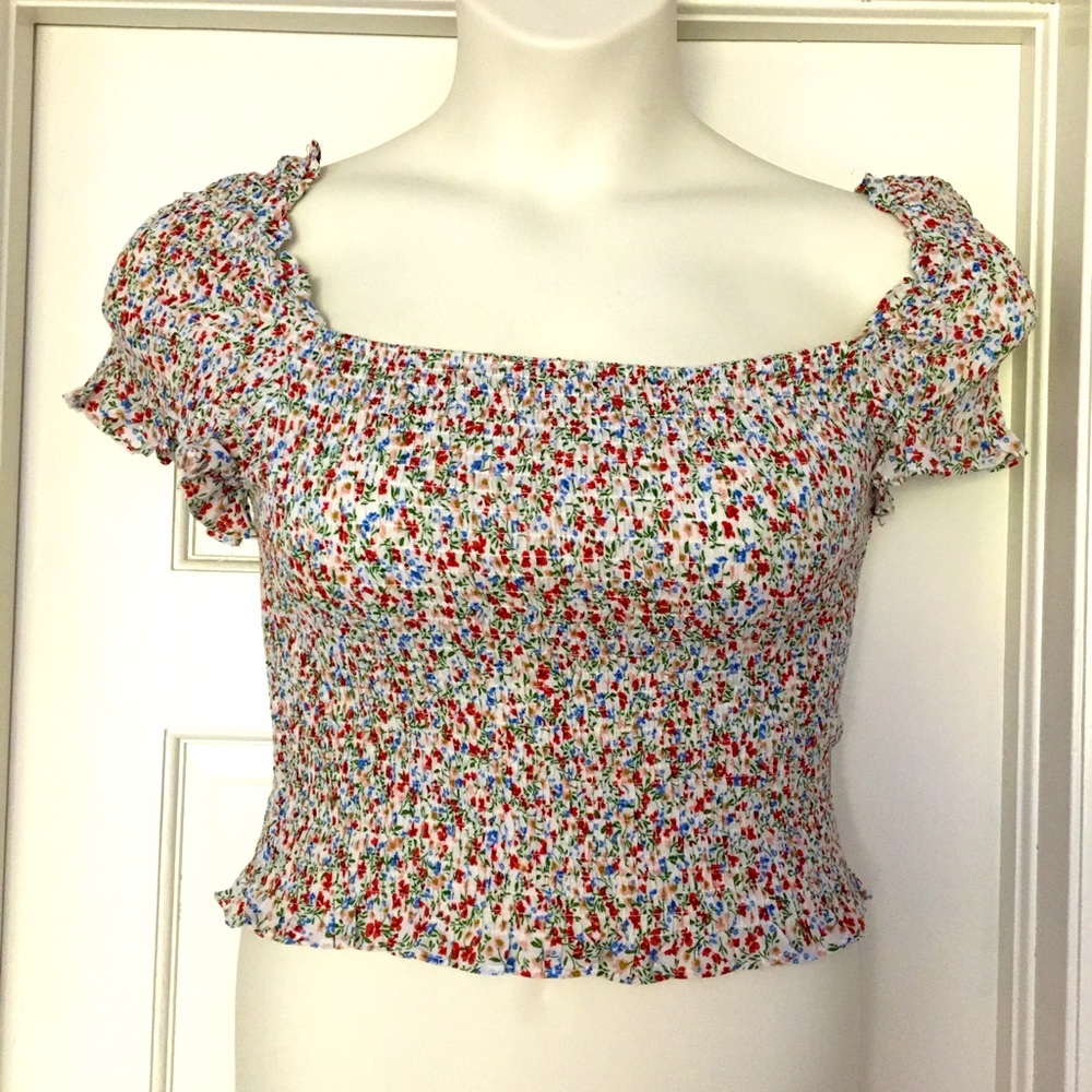 Olivaceous Floral Crop top, Size M, Nice!